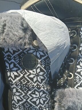 London Fog Black & White Knit Winter Boots with Gray Faux Fur Cuff